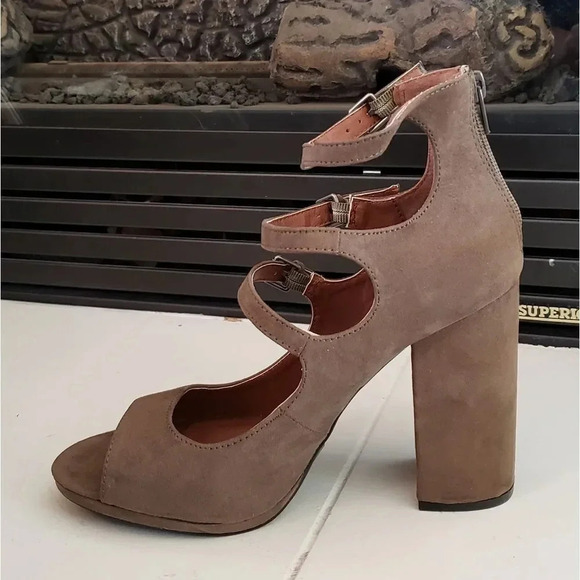 Qupid Khaki Block Heel Sandals - Picture 1 of 4